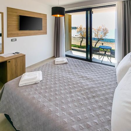 Maresole Beachfront Residence ポレッチ エクステリア 写真