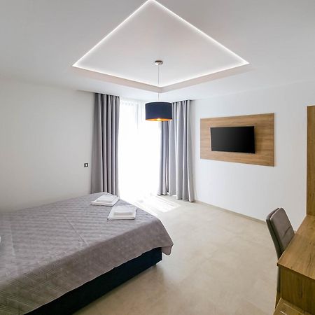 Maresole Beachfront Residence ポレッチ エクステリア 写真