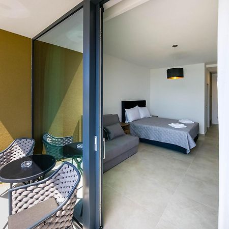 Maresole Beachfront Residence ポレッチ エクステリア 写真