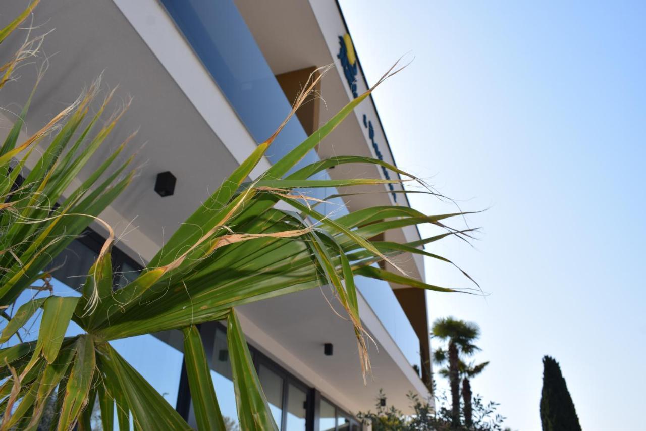 Maresole Beachfront Residence ポレッチ エクステリア 写真