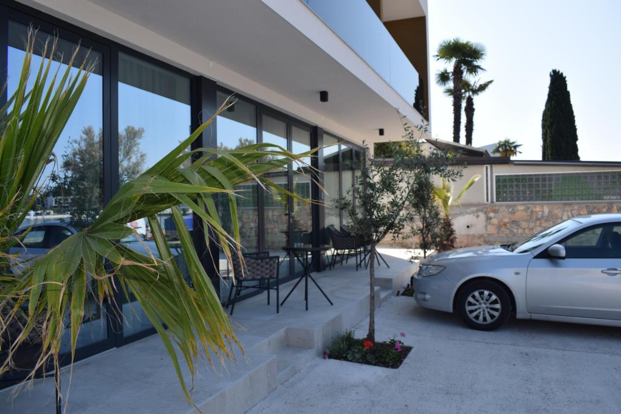 Maresole Beachfront Residence ポレッチ エクステリア 写真