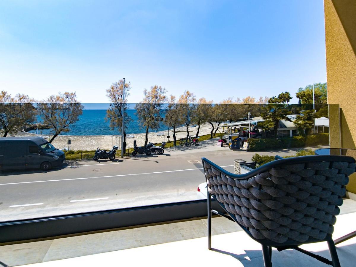 Maresole Beachfront Residence ポレッチ エクステリア 写真