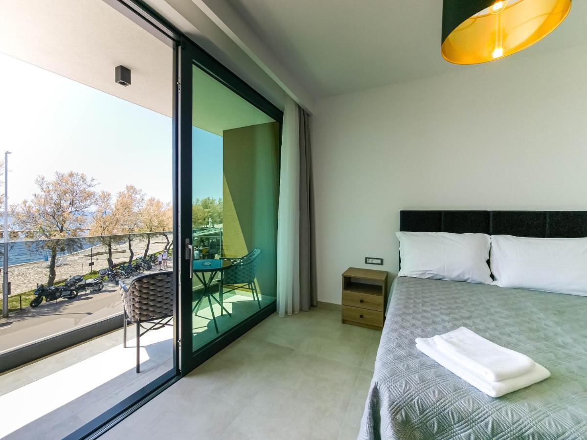 Maresole Beachfront Residence ポレッチ エクステリア 写真