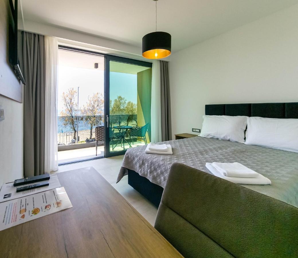 Maresole Beachfront Residence ポレッチ エクステリア 写真