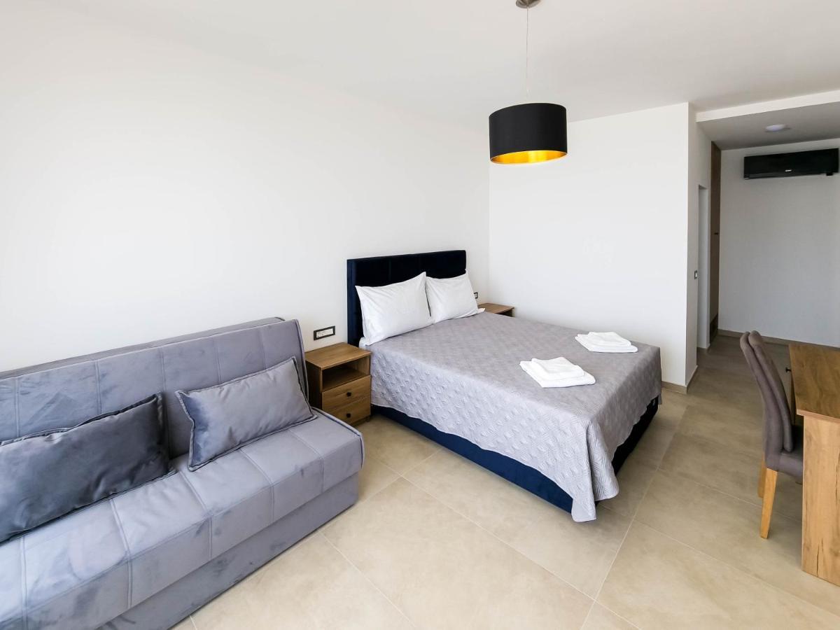 Maresole Beachfront Residence ポレッチ エクステリア 写真