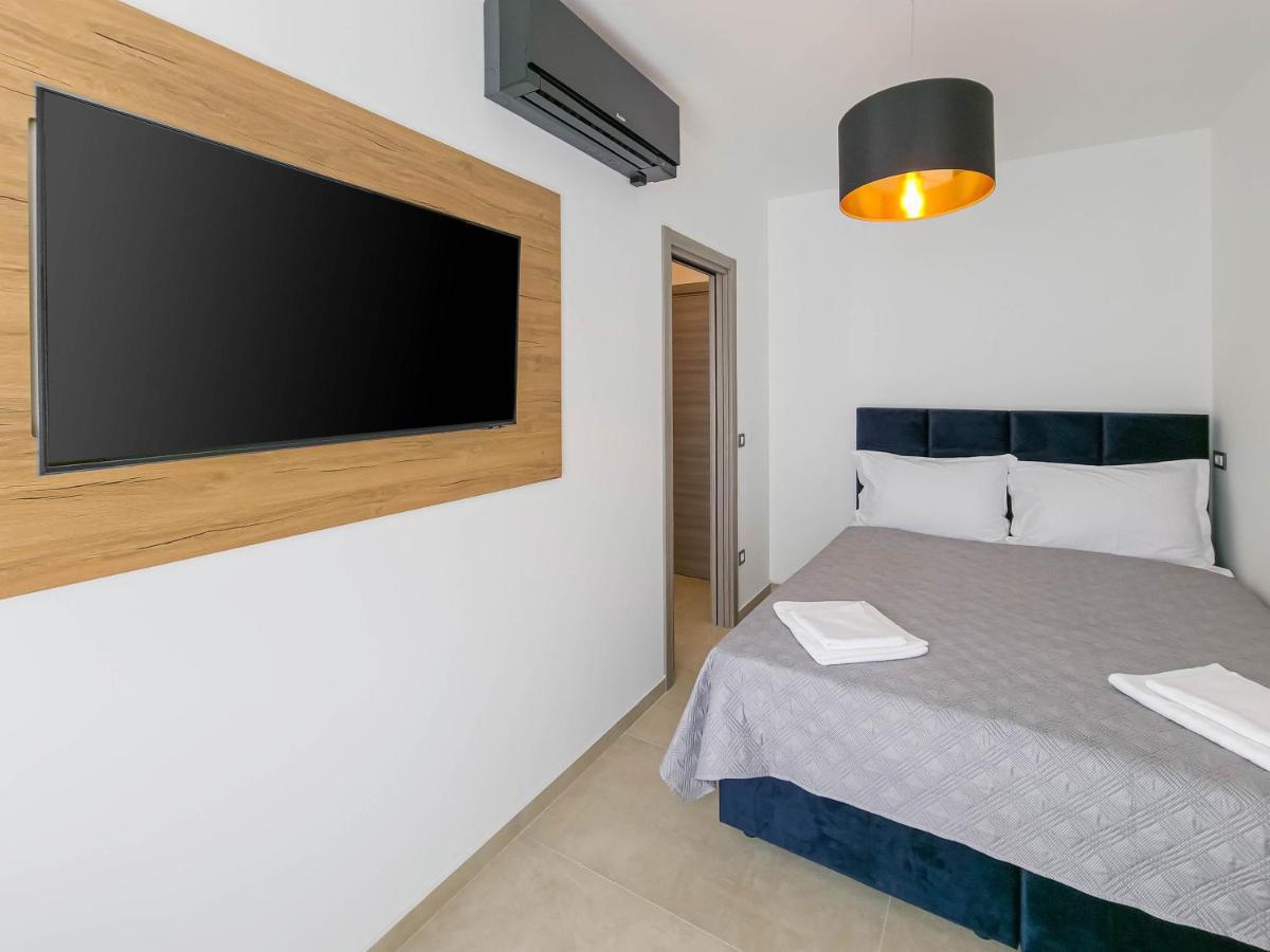 Maresole Beachfront Residence ポレッチ エクステリア 写真