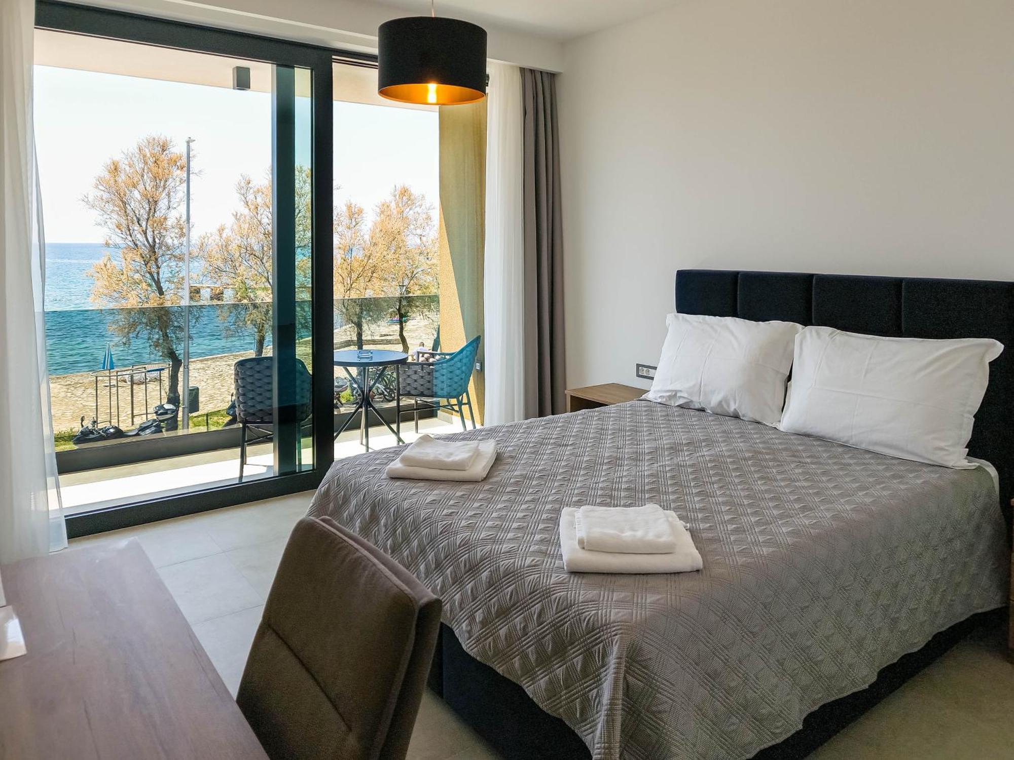 Maresole Beachfront Residence ポレッチ エクステリア 写真