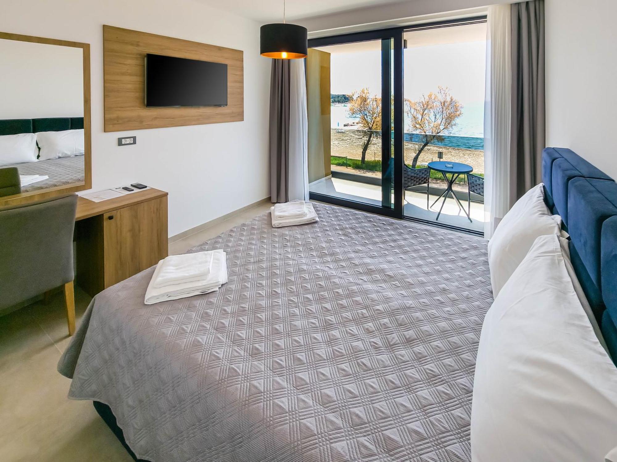 Maresole Beachfront Residence ポレッチ エクステリア 写真