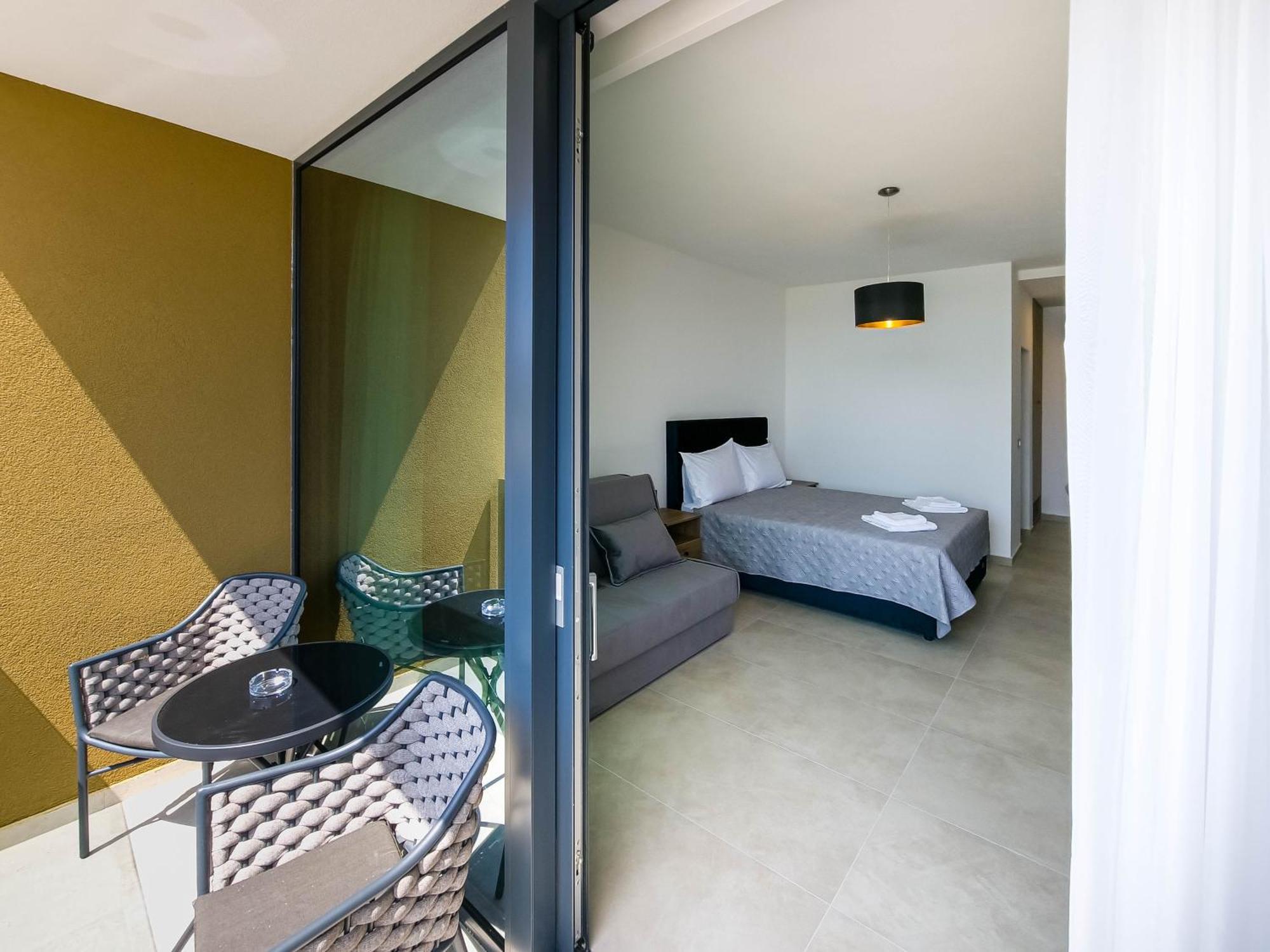 Maresole Beachfront Residence ポレッチ エクステリア 写真